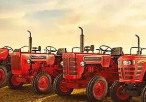 Mahindra Bhoomiputra tractor working in field